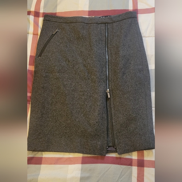 The pencil Skirt, J Crew - Picture 2 of 6